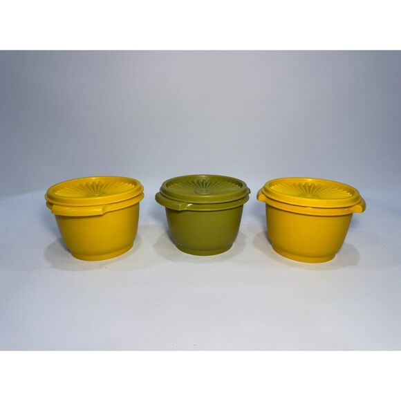 Vintage Tupperware 2 x Green 886-35, Yellow 886-18 with Lids Servalier Container - Picture 1 of 9